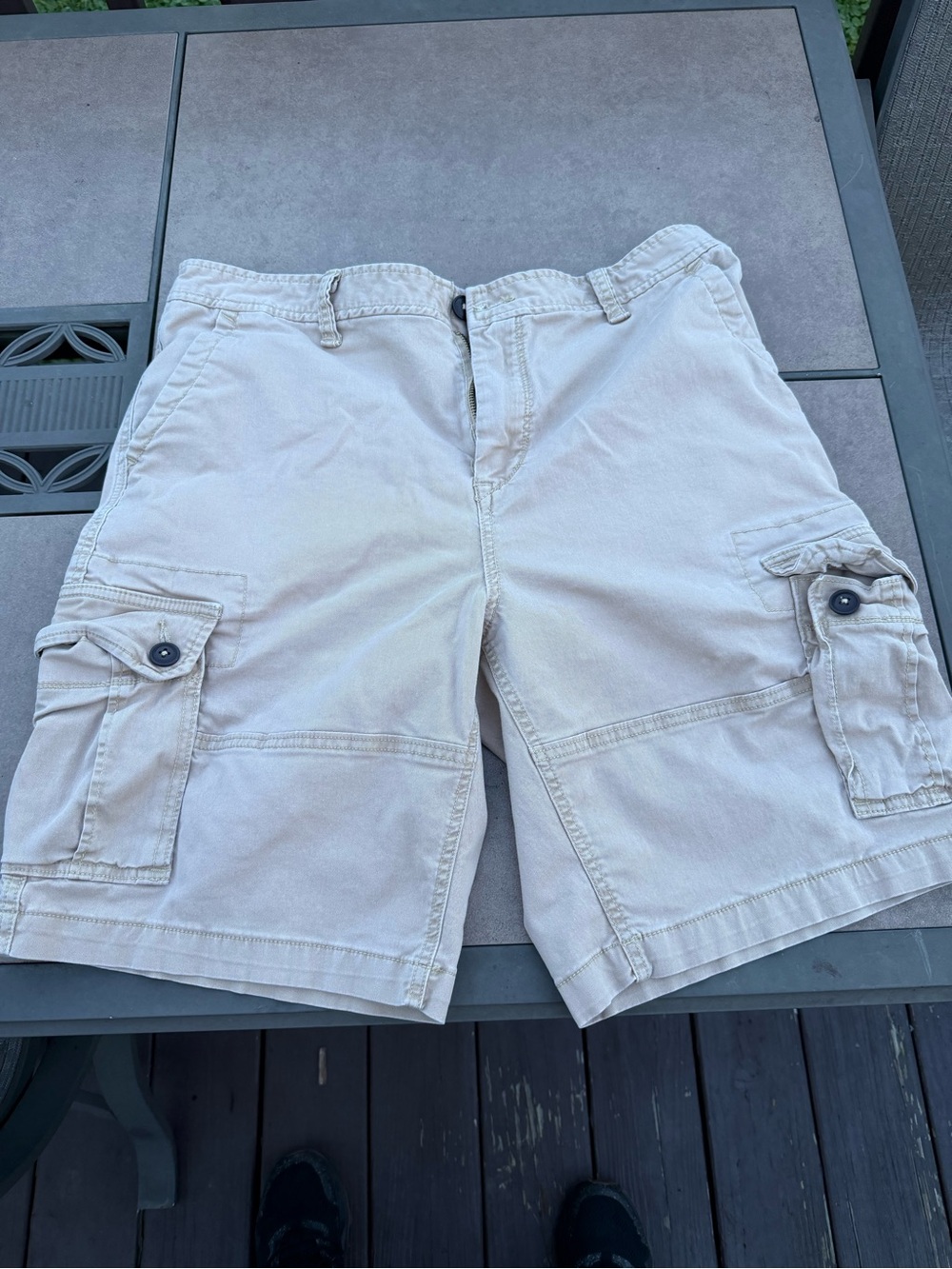 Aeropostale Men's Cargo Shorts in Light Beige